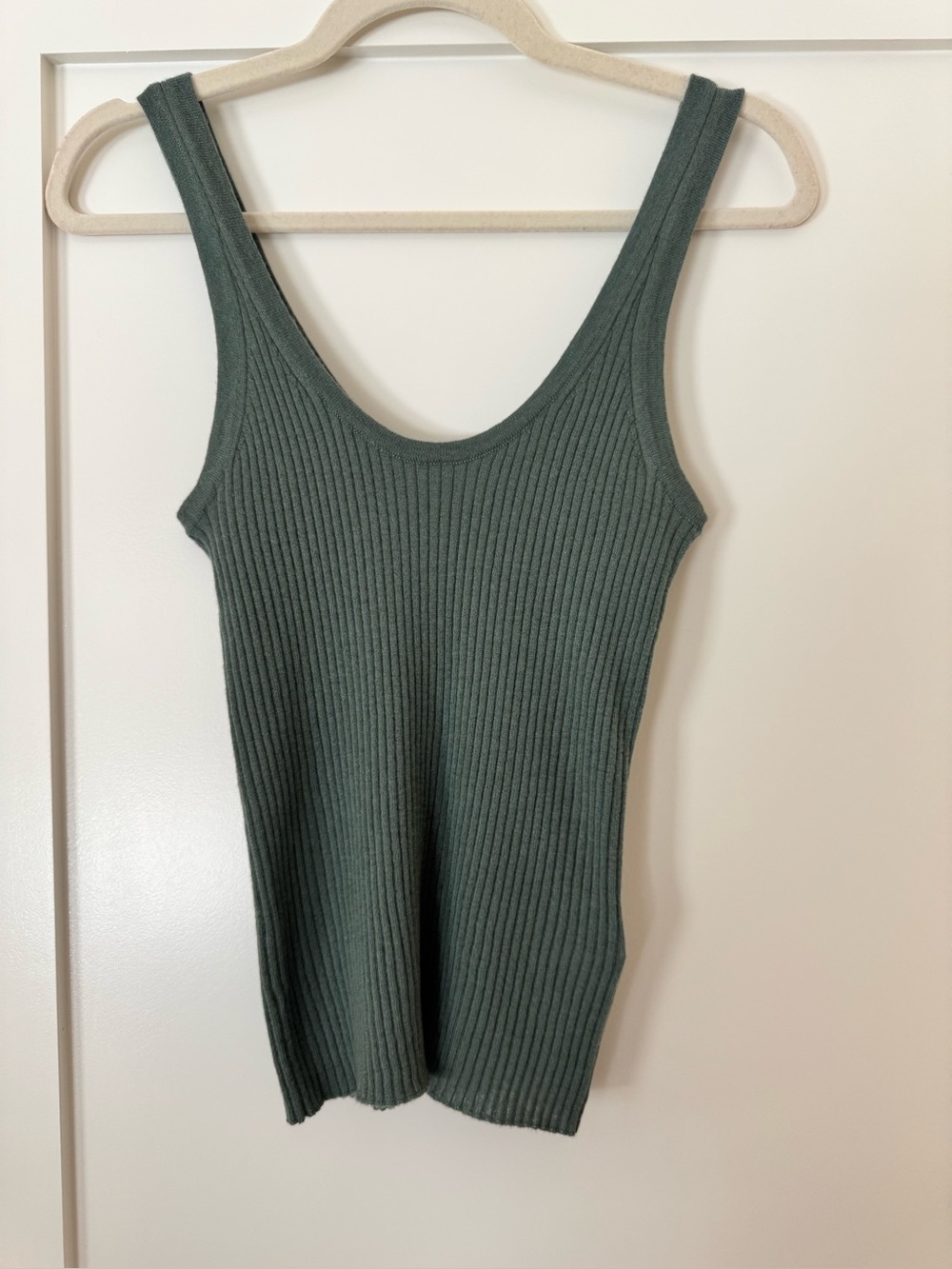J Crew cashmere Ribbed Scoop Neck Tank Top - Olive Green Size S